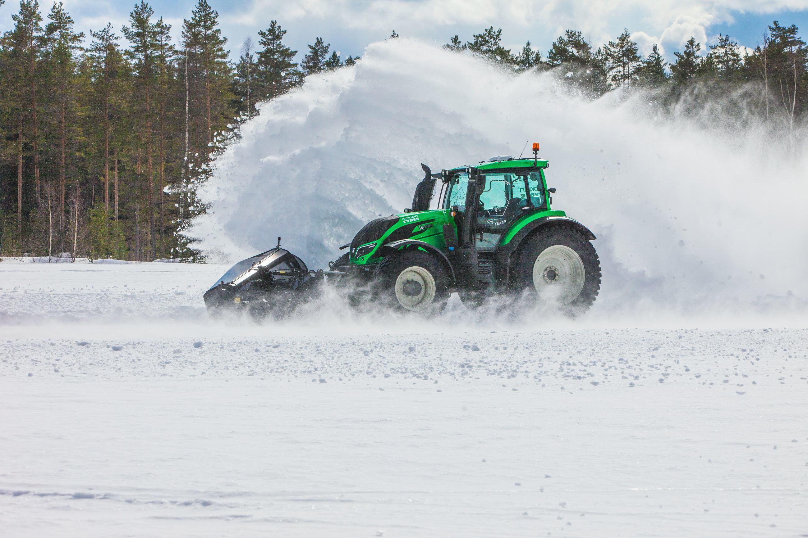 Valtra unmanned tractor sweeping snow 73km/h Nokian Tyres Snowrace